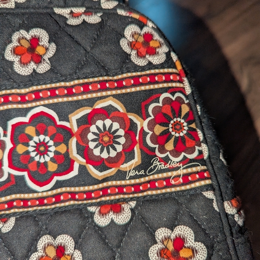 Black And White Vera Bradley Lunch Bag With Zipper Close. Washable. - Picture 3 of 6